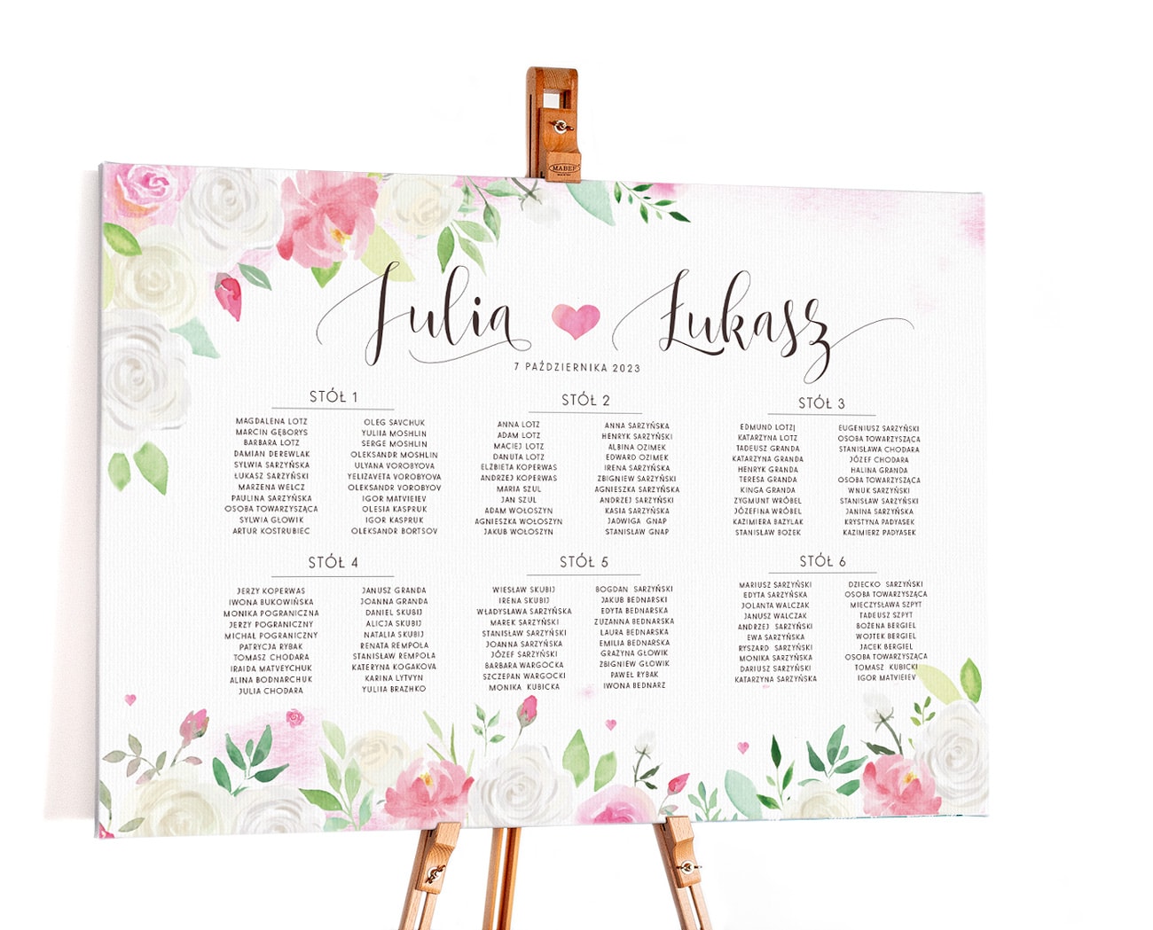 Plan stołów na wesele z kompozycją kwiatów, róż, piwonii