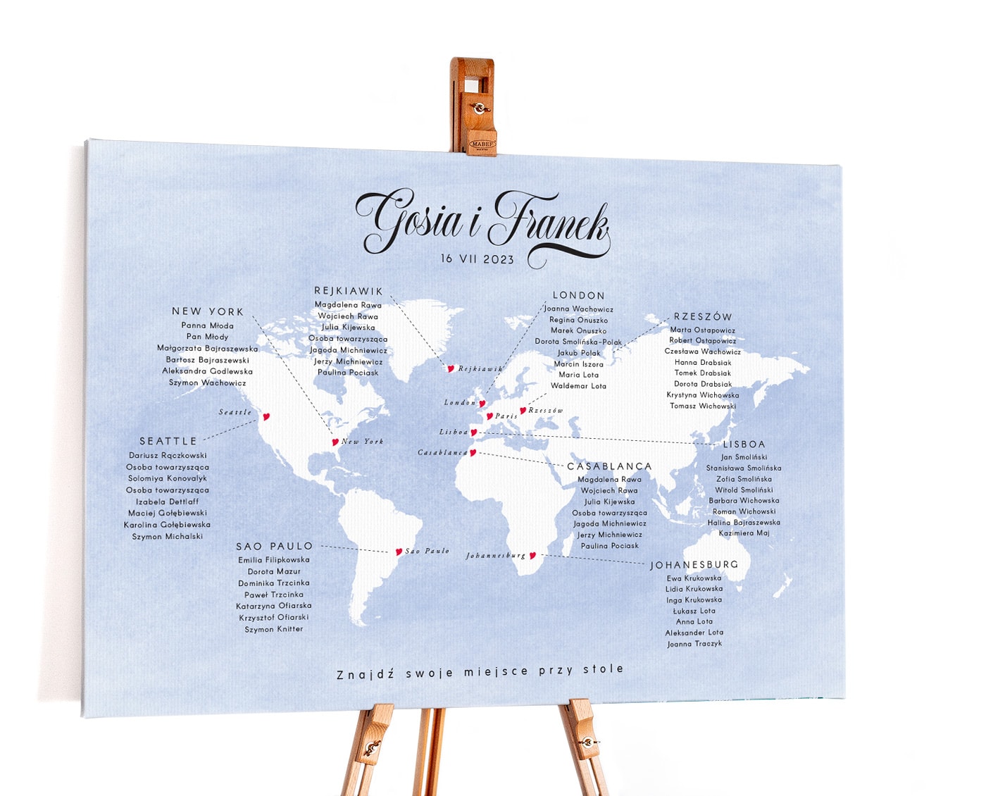 Niebieski plan stołów weselnych z białą mapą świata. Stoły oznaczone nazwami miast.