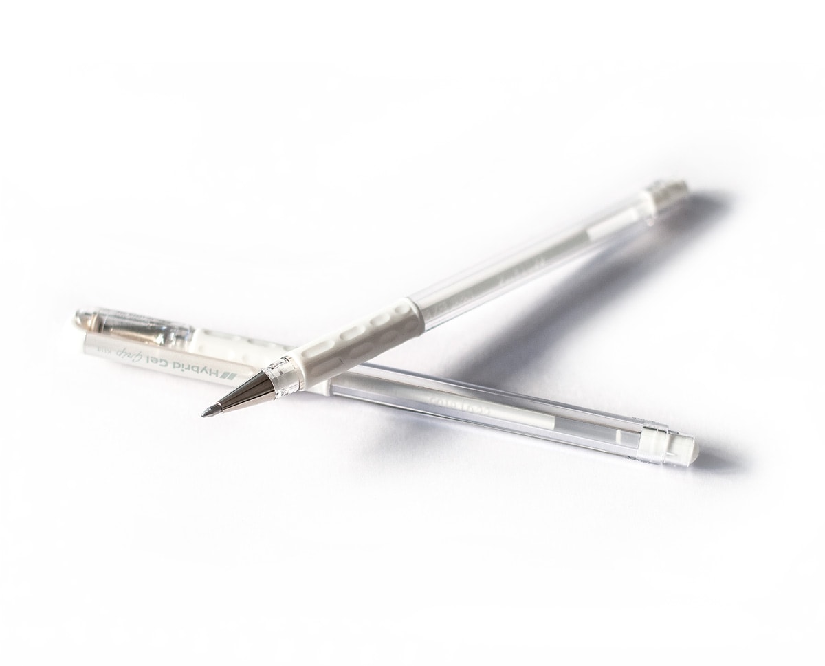 Biały długopis Pentel Hybrid Gel White 0.8